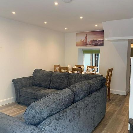 Eyre Square Lane Budget Rooms Galway Buitenkant foto