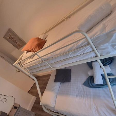 Eyre Square Lane Budget Rooms Galway Buitenkant foto
