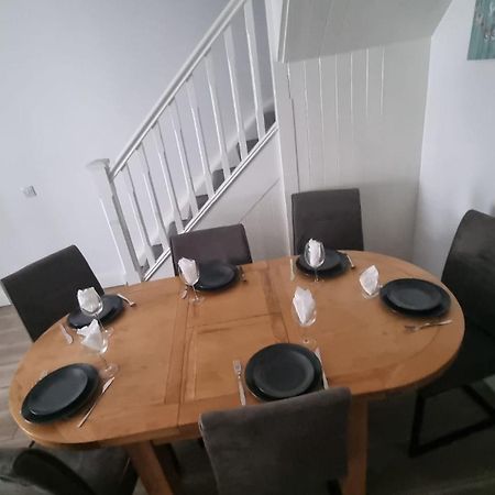 Eyre Square Lane Budget Rooms Galway Buitenkant foto