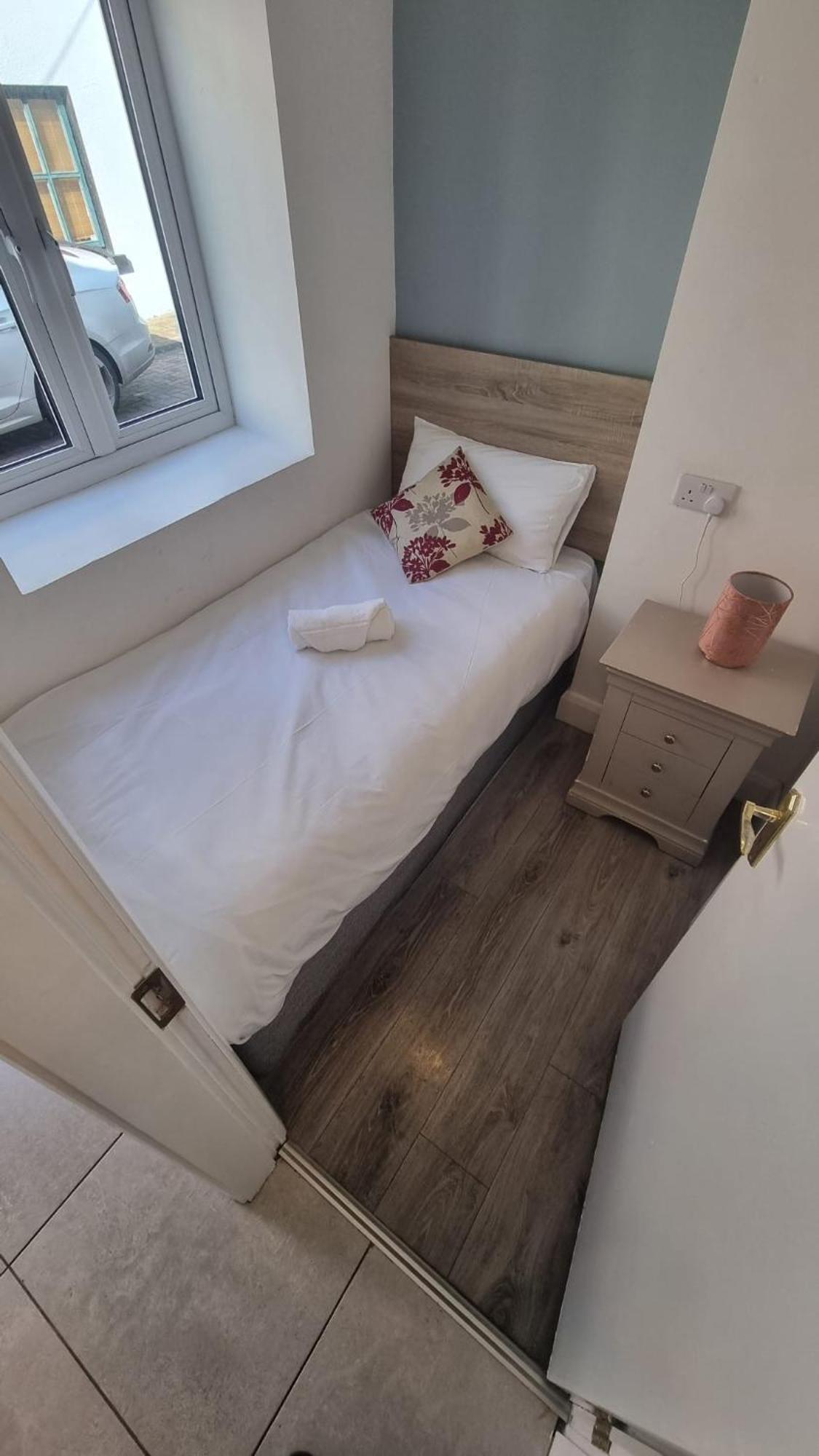 Eyre Square Lane Budget Rooms Galway Buitenkant foto