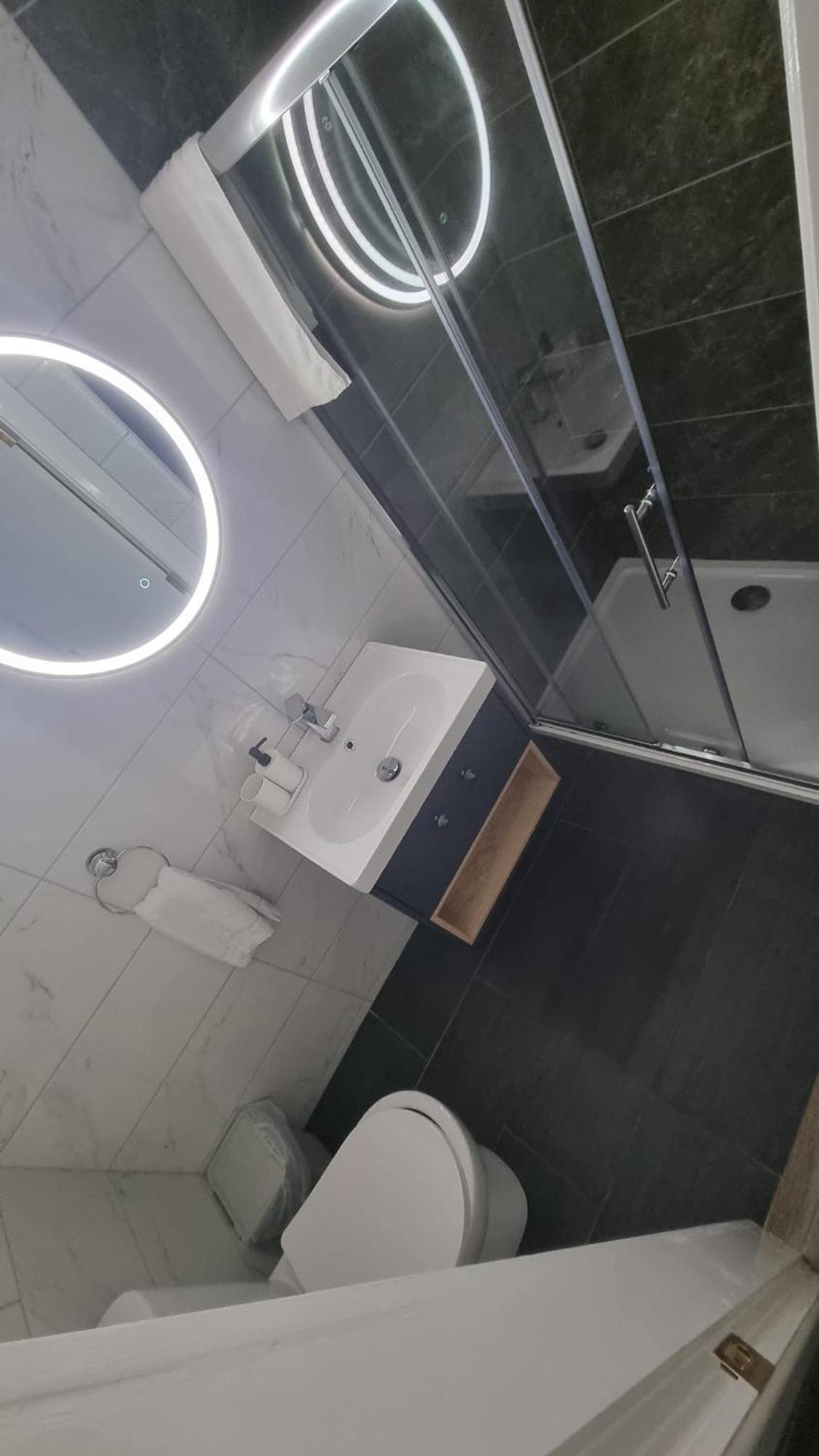 Eyre Square Lane Budget Rooms Galway Buitenkant foto