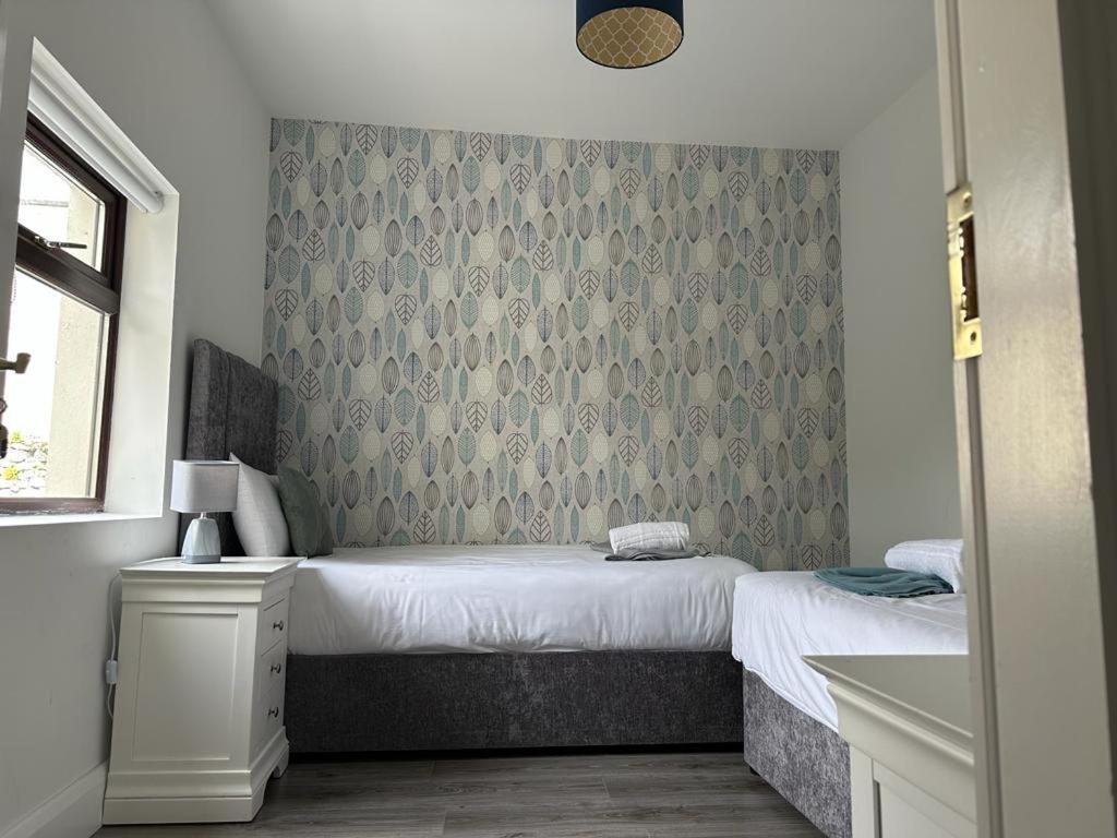 Eyre Square Lane Budget Rooms Galway Buitenkant foto